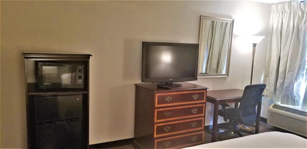 Madison Inn & Suites Экстерьер фото